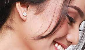 Bagaimana Cara Memilih Model Anting yang Sesuai dengan Bentuk Wajah? Simak Tipsnya Berikut Ini